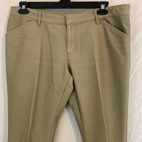 Old Navy Women’s Tan Jean Size 14 - Picture 2 of 8